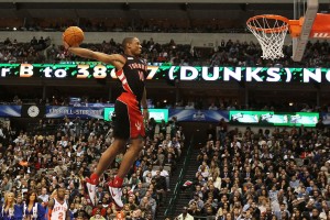 Extensión para el mate de DeMar DeRozan. (Photo by Jed Jacobsohn/Getty Images)