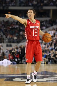 Steve Nash, dirigiendo al Oeste. (Photo by Jed Jacobsohn/Getty Images)