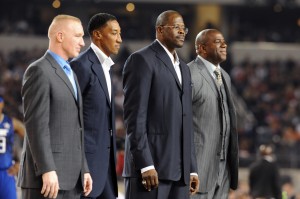 Reconocimiento a Chris Mullin, Scottie Pippen, Patrick Ewing y Magic Johnson, miembros del Dream Team original de 1992. Copyright 2010 NBAE (Photo by Andrew D. Bernstein/NBAE via Getty Images)