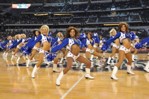 Las Cheerleaders de los Dallas Cowboys. Copyright 2010 NBAE (Photo by Garrett Ellwood/NBAE via Getty Images)