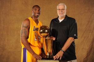 Kobe Bryant y Phil Jackson, pareja ganadora (Photo by Andrew D. Bernstein/NBAE via Getty Images)